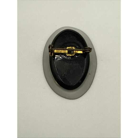 Vintage Lot of Two Brooches Floral Pink Red Lucite Gold Tone Filigree - Picture 7 of 9